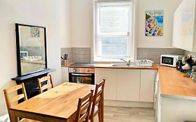 Entire Floor 2 Bedrooms On Westcliff